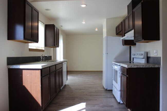 Photo - 3 bedroom 2.5 bath family home in quiet Scappoose neighborhood