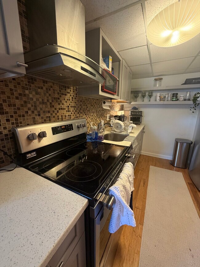 Photo - 140 College Farm Rd