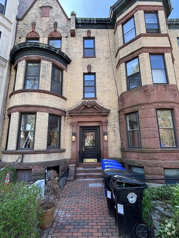 Building Photo - 1485 Beacon St Unit 2 Rental