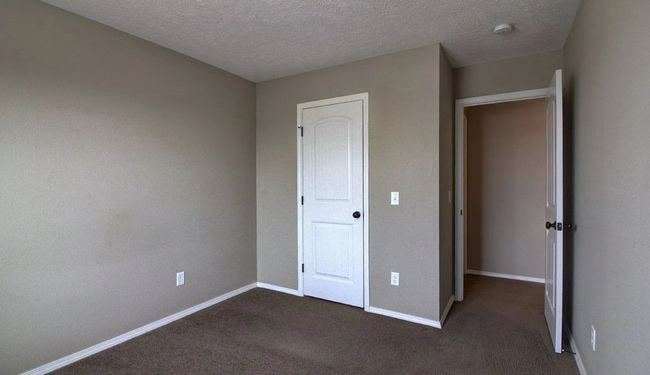 Building Photo - Ozark 3 Bedroom Rental Home- Available March 2023