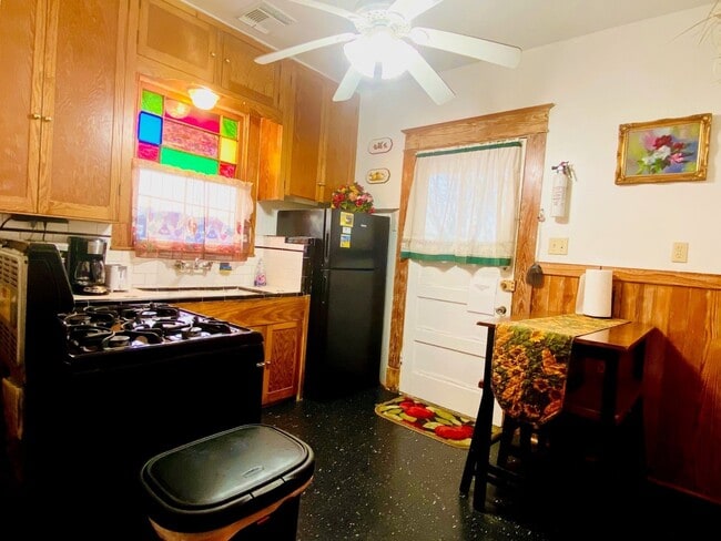 Photo - 2528 Ave Q 1/2