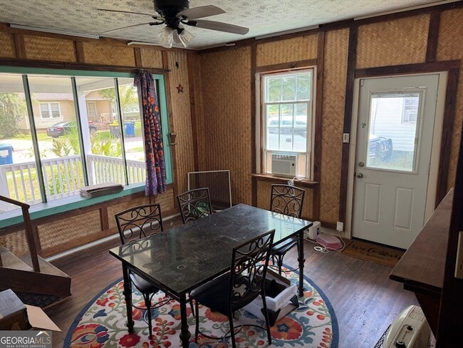 Photo - 502 Lawrence St