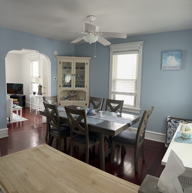 Photo - 15 W Connecticut Ave