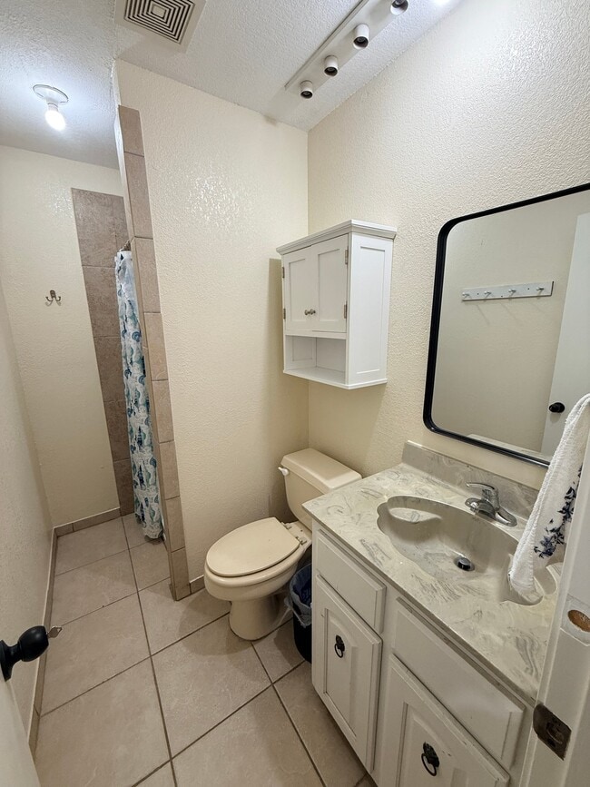 Photo - 653 W Huntington Ave