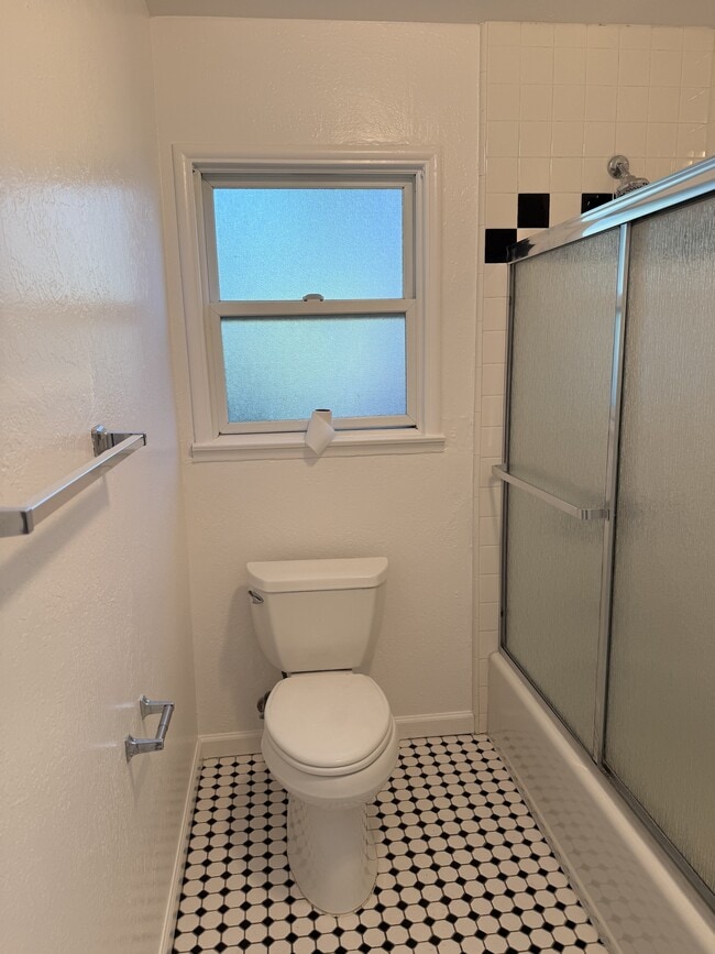 Photo - 985 Market St