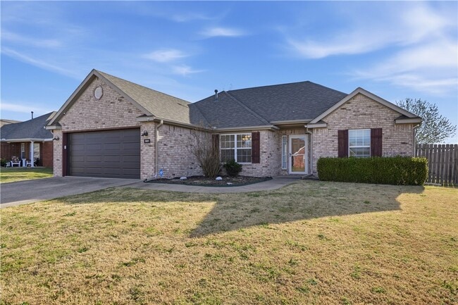 Photo - 551 Dogwood St