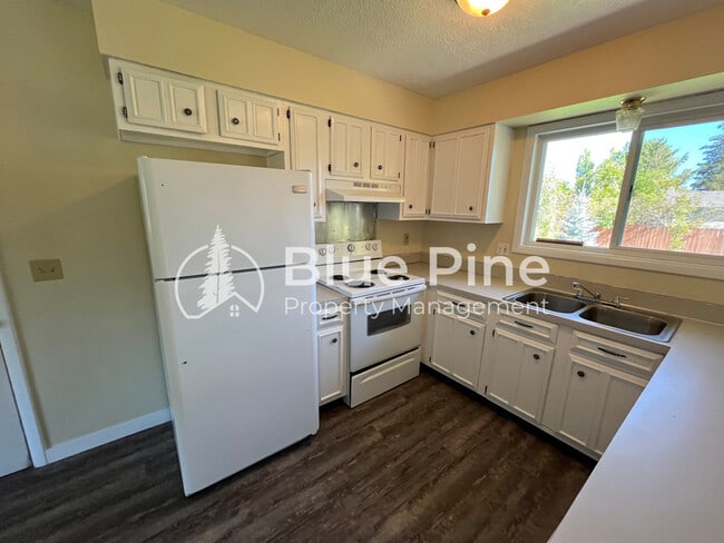 Photo - 450 Crimson Dr
