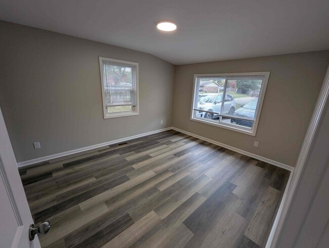 Photo - 310 Sunset St SW