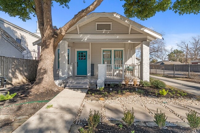 Photo - 943 Pecore St