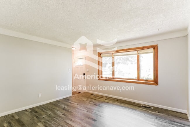 Photo - 34521 Harroun St