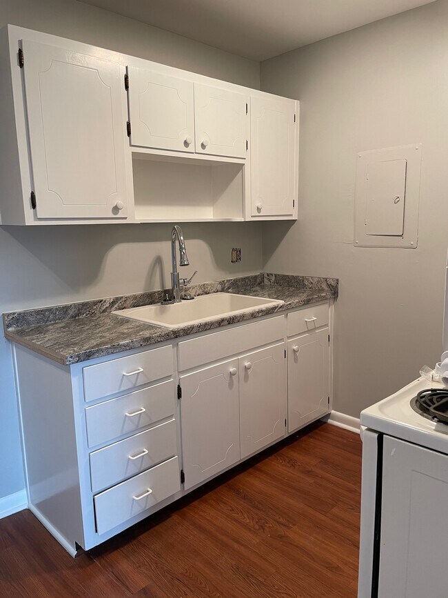 Kitchen - 2601 Hillsboro Pike Unidad C-11