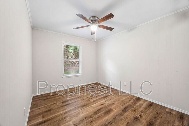 Photo - 2016 N Gregg Ave