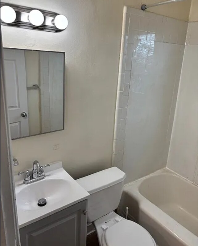 Photo - 752X Lange St Unit 1