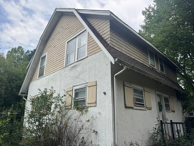 Side of house - 370 Birch St
