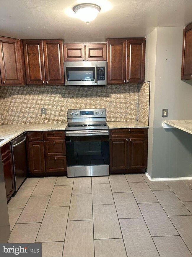 Photo - 6706 Trowbridge Pl