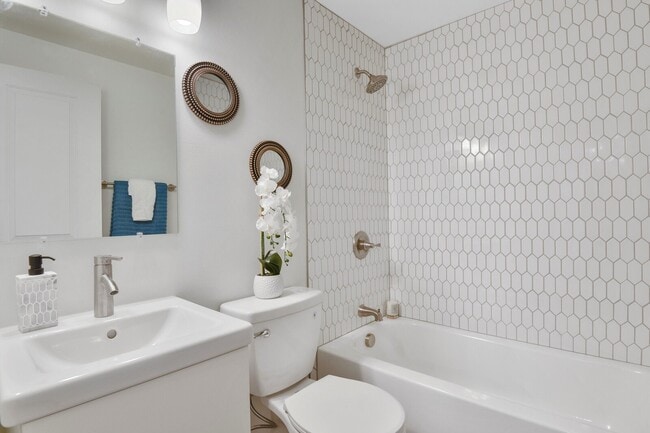 Photo - 4729 Meade St