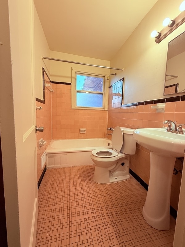 Photo - 9345 Rutherford St