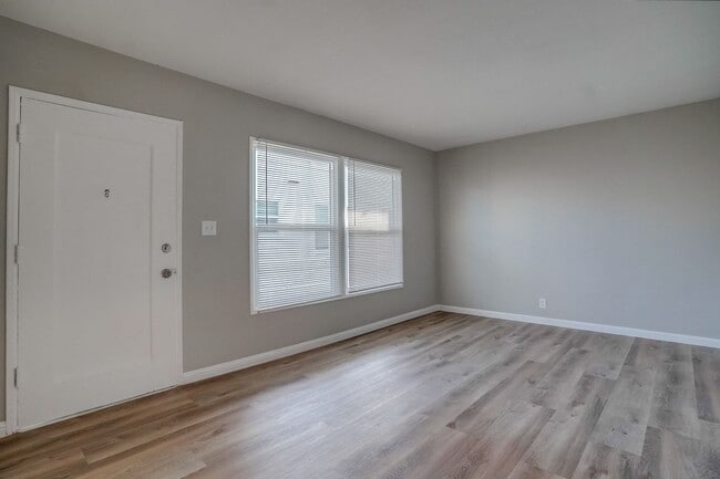 Photo - Upgraded Studio in Belmont Shore Available Now!! Unit 7