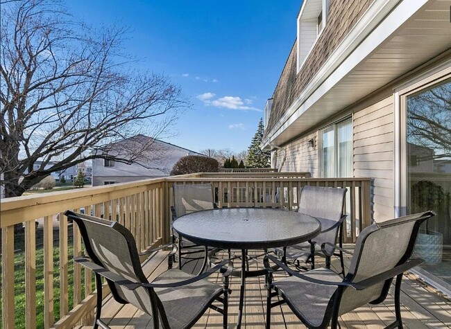 Photo - 411 Dorland Pl S