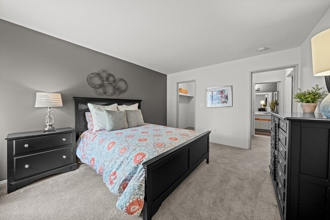 Amplio dormitorio en Park Lane Apartments en Southfield, MI - Park Lane Apartments