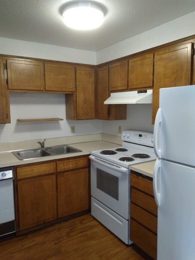 Photo - 875 NW Oak Ave