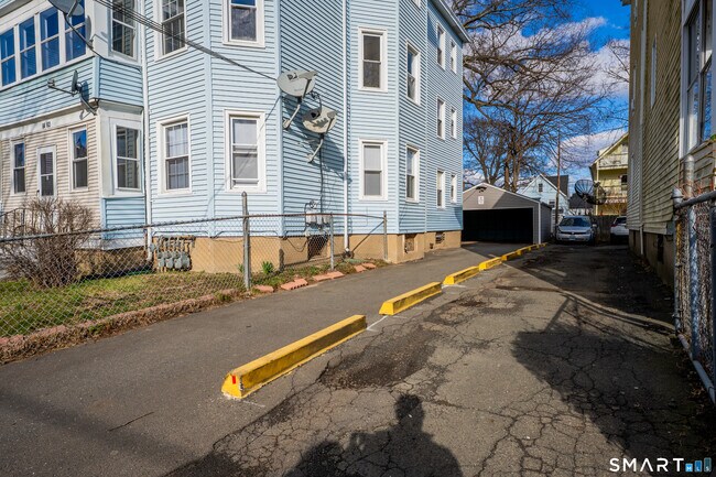 Photo - 62-64-64 James St