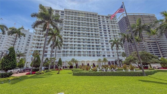 Building Photo - 9801 Collins Ave Unit 3U