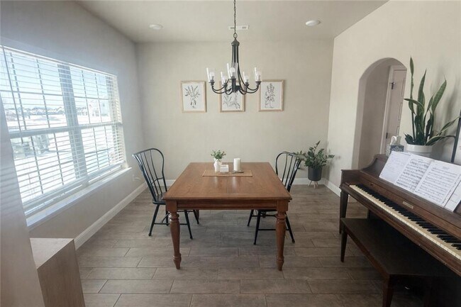 Photo - 3670 Macintosh Way