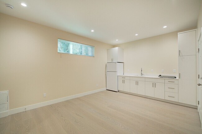 Photo - 0Bd/1Ba Seattle Studio