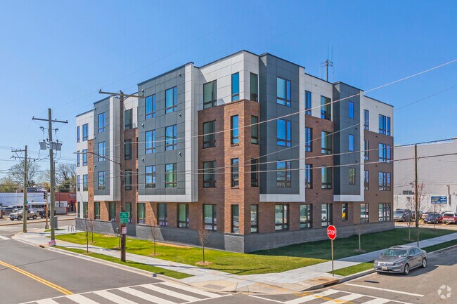 1736 Rhode Island Ave NE - Mills Place