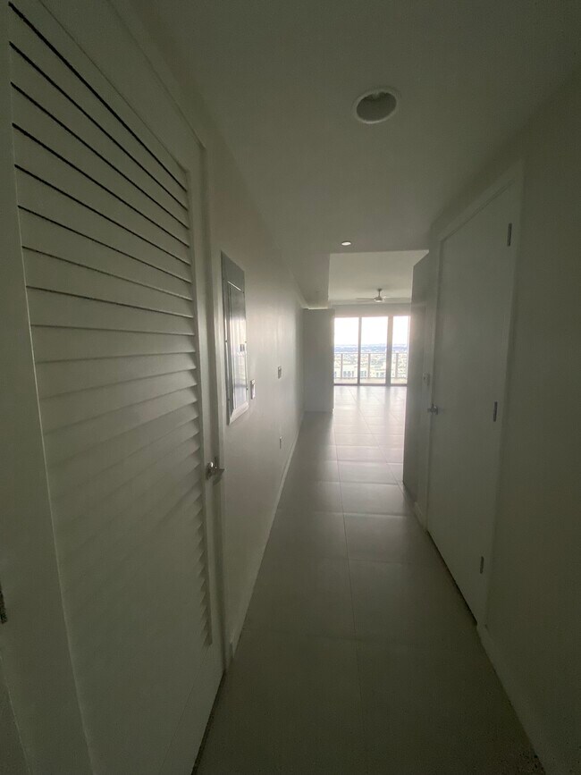 Photo - 1010 Brickell Ave Unit 4410