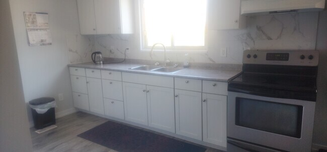 Building Photo - 125 Essa Rd Unit 1