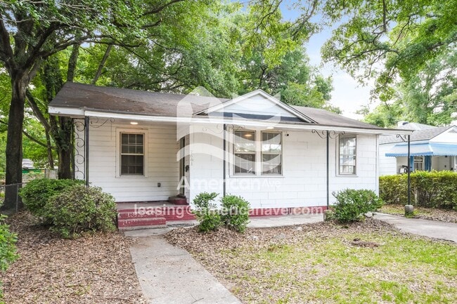 Photo - 2661 Harvey Ave
