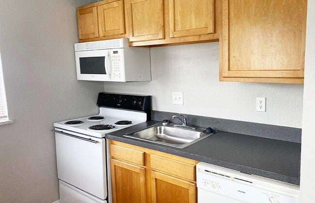 Building Photo - 555 Lowell Ave Unit 555-02