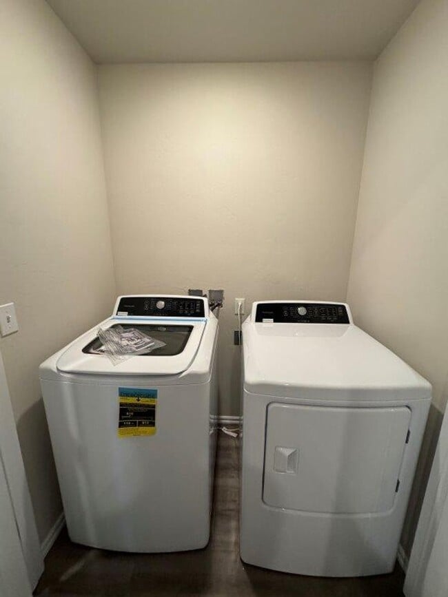 Photo - 55 and up community, 2 beds 1 bath all full size appliances included right in the heart of Newcas...