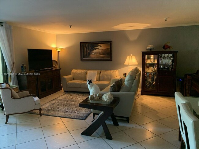 Photo - 671 NE 195th St Unidad 121E