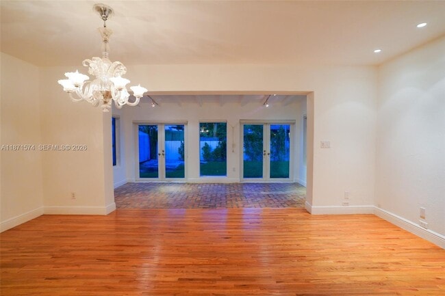 Photo - 355 Redwood Ln