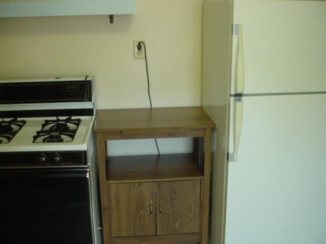 Photo - (518) - 819-821 E. Gorham Street Unidad 819