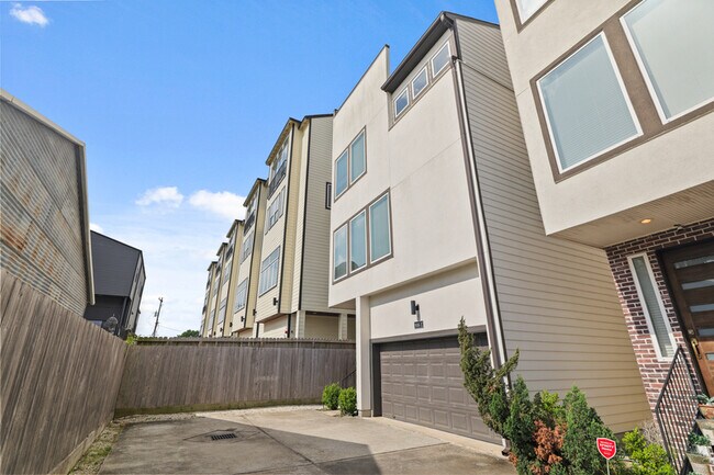 Photo - 906 W 17th St