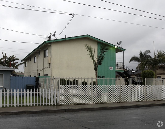 2039 Wallace Ave.
