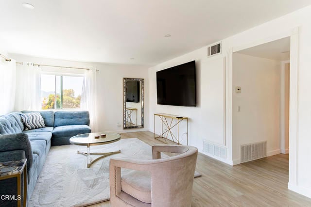 Building Photo - 1340 E Hillcrest Dr Unit 6