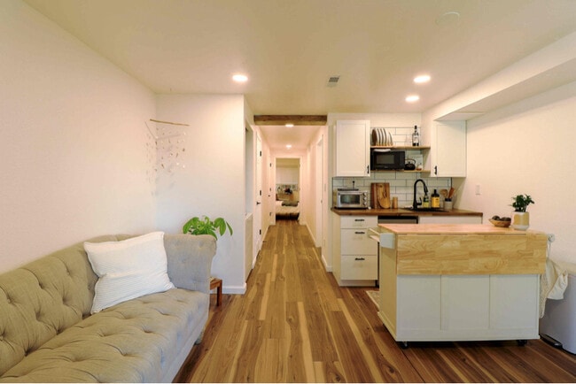 Photo - 2080 Oakcrest Cir