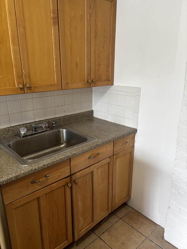 Photo - Bright, Updated 2-Bedroom Apartment in a Convenient Bath Location Unidad 181-2