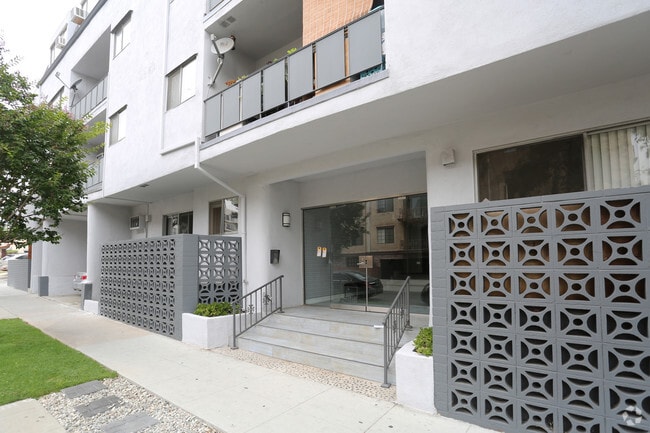 463 Rexford Drive Apartments