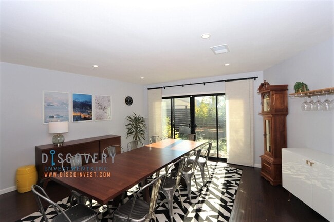 Photo - Centrally Located Mid-Century Contemporary Home