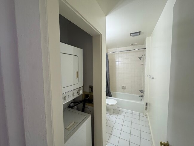 Photo - 5431 Howe St Unidad 2nd Floor