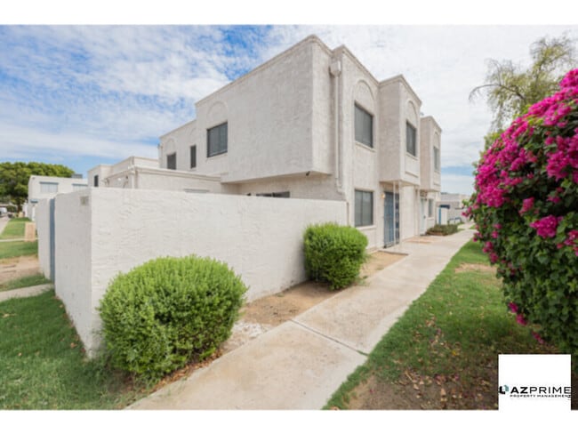 Photo - Welcome to This Beautifully Renovated 3/1 ...