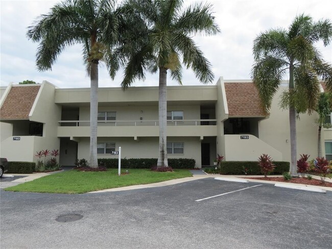 Photo - 7193 W Country Club Dr N Unidad 138 Rental