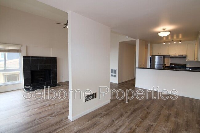 Photo - 765 Rand Ave