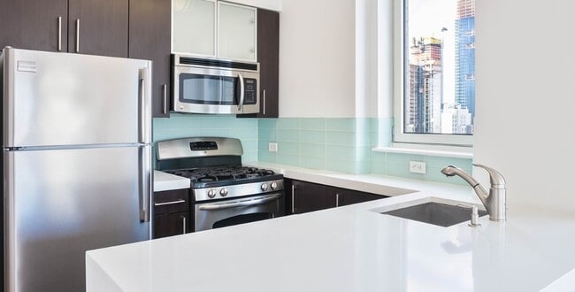 Photo - 522 W 37th St Unit 24F